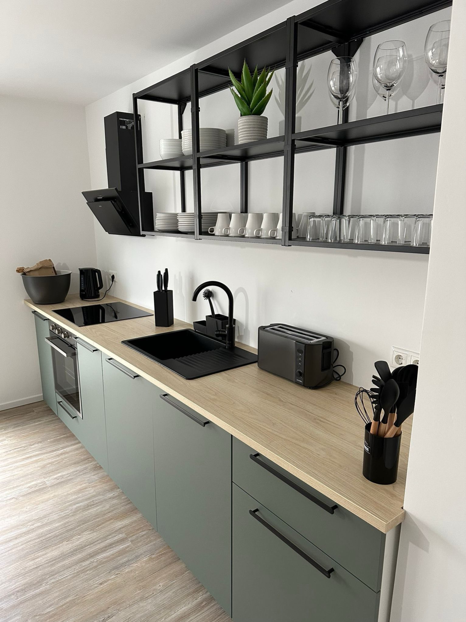 Moderne vollausgestattete Küche in der Ferienwohnung Duisburg